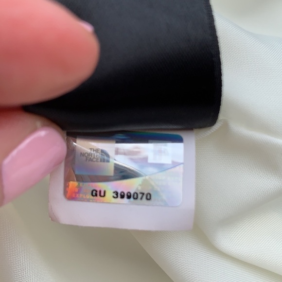 The NORTH FACE Hyvent Plaid Waterproof Rain Jacket - Picture 15 of 16